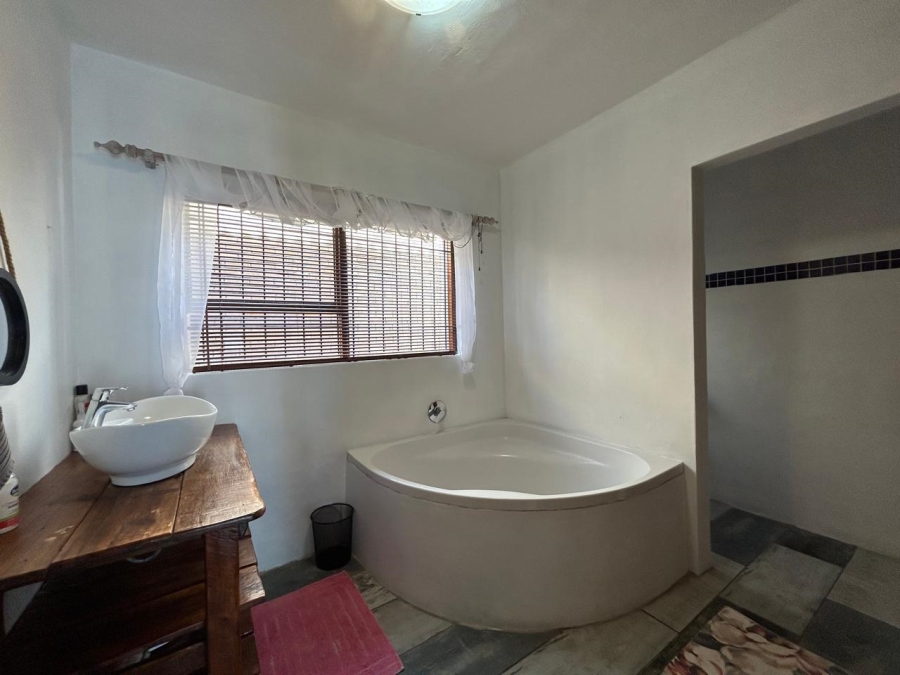 5 Bedroom Property for Sale in Wavecrest Eastern Cape